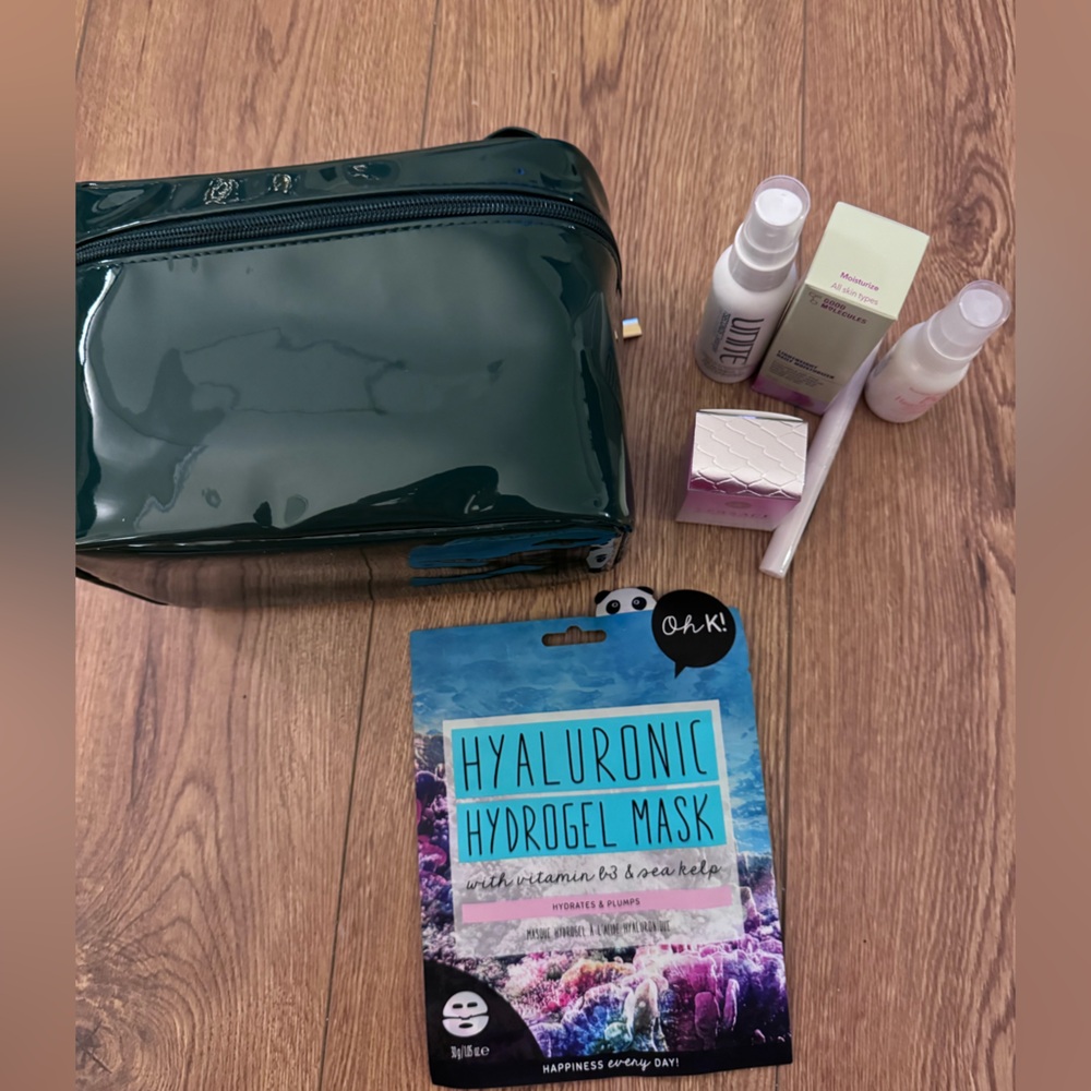 Makeup Kit w/ Bag ✨